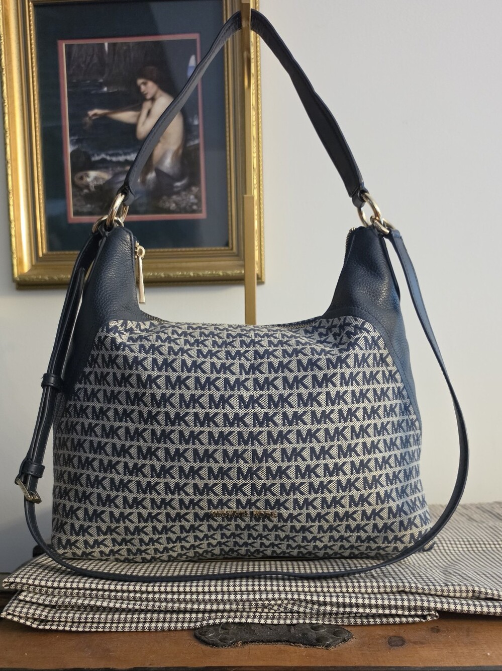 Michael Kors Aria Large Signature Logo Shoulder Bag - Navy / Ivory Multi